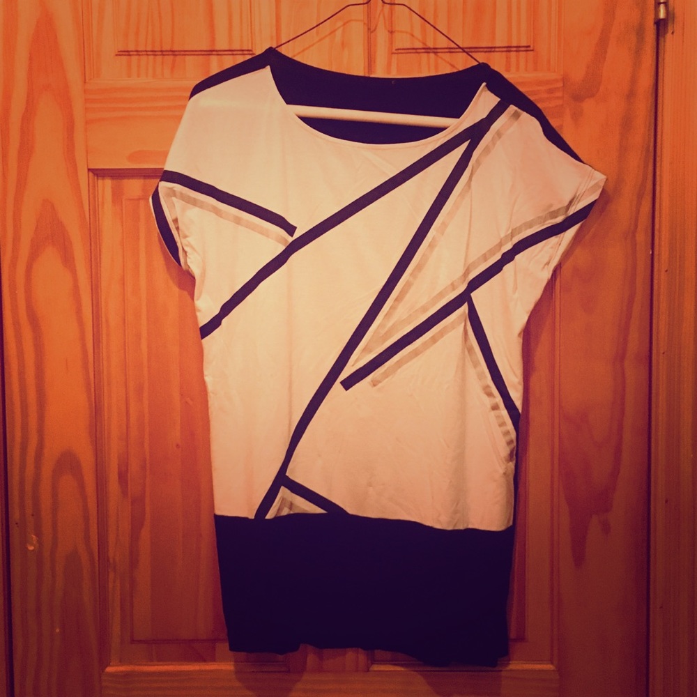 Short sleeve long top by Solaris.
